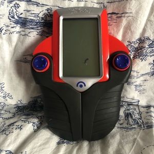 P2005 POKEMON Red BATTLE TRAINER Electronic Handheld GAME